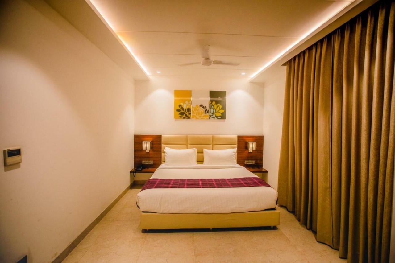 Hotel Ten Square, India Agra  Exterior photo
